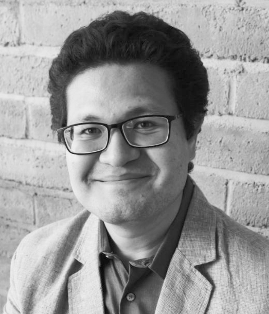 portrait du pianiste Alberto Penas en noir et blanc